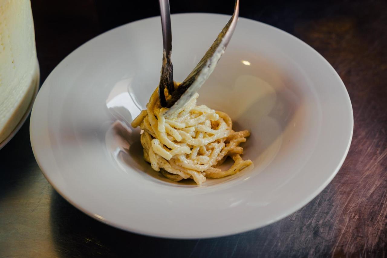 Hotel La Pietra Restaurant Fosdinovo Eksteriør billede